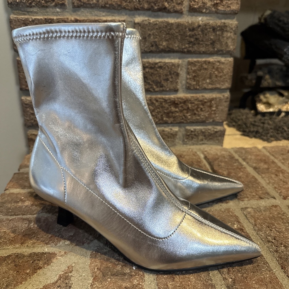 Abound Aberinn Metallic Silver Ankle Bootie Pointed Toe Zip Women's 7M #584